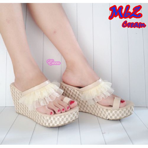 Wedges Jepit Renda 9cm