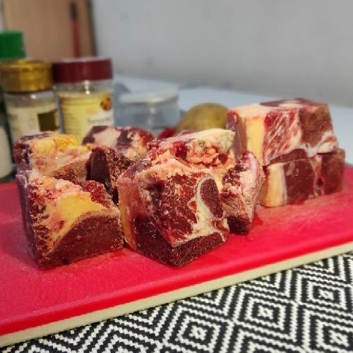 

Iga Sapi | Sop Tulang Iga Sapi | Iga Sandung Lamur | Brisket Bone 1.000 Gram