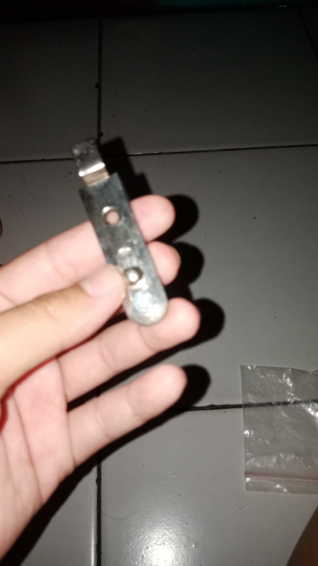 Grendel / Kunci Besi Bengkok