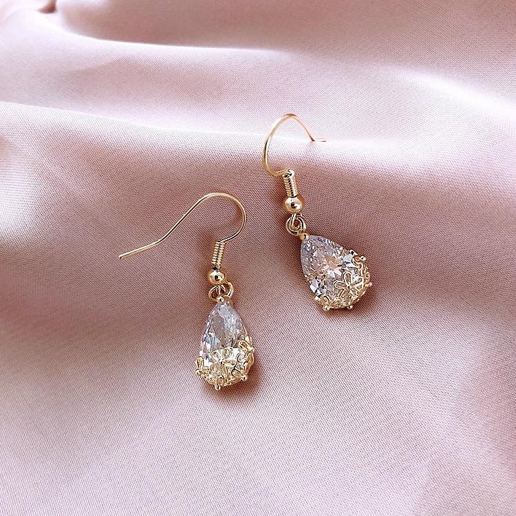 Anting Kristal Sintetis Motif Bunga Vintage Aksesoris Pesta fashion Korea Wanita