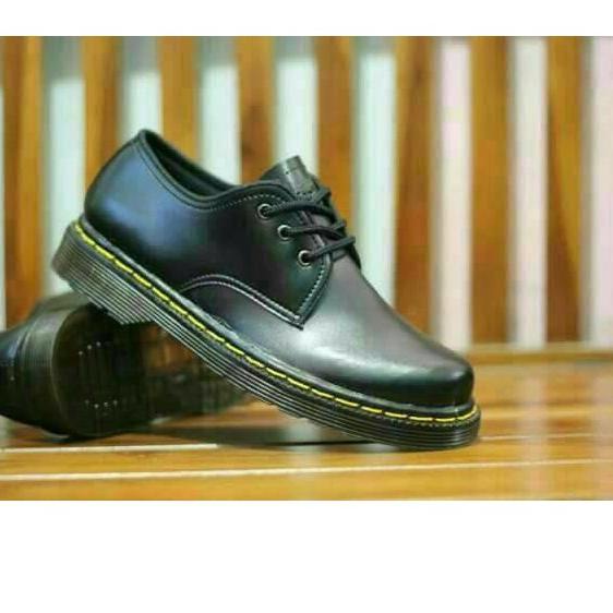 ▼ SEPATU DOCMART DR. MARTENS DR MARTENS LOW BOOTS CASUAL PRIA ✬