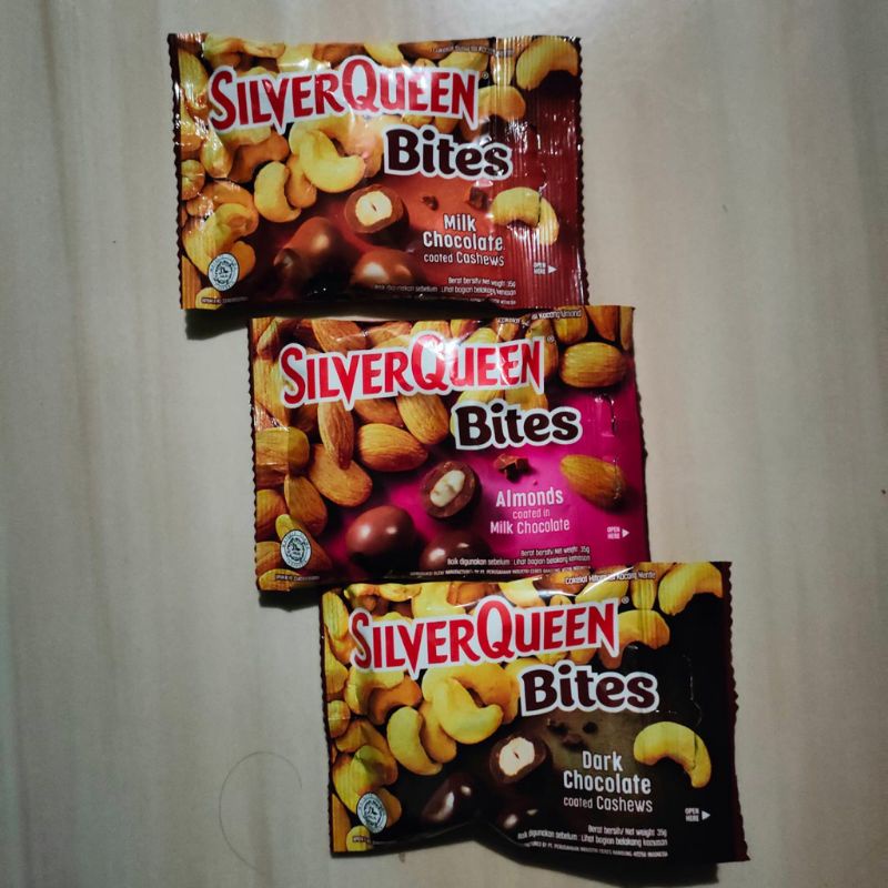 

Silverqueen Bites Dark Chocolate coated Cashews/ Milk Chocolate coated Cashews/ Almonds coated in Milk Chocolate 35 gr