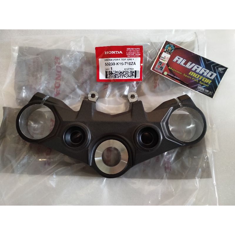 53230K15710ZA SEGITIGA ATAS BRIDGE FORK TOP GREY NEW CB 150 R CB150R 2021 GEN 3 USD original