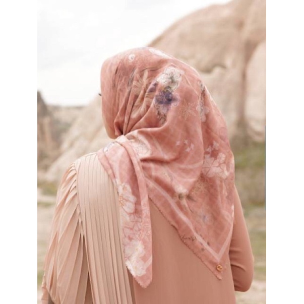 Preloved Buttonscarves Sofya Spice