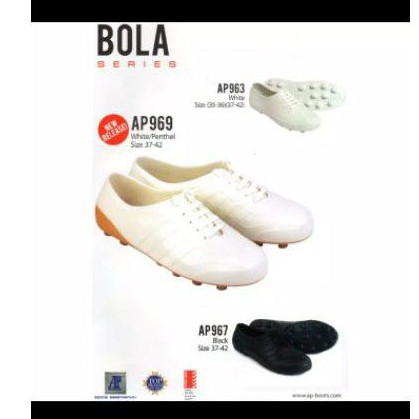 Sepatu Karet AP Boots Multi Fungsi- AP PUL BOLA 967 Hitam / 963 Putih AP Boot