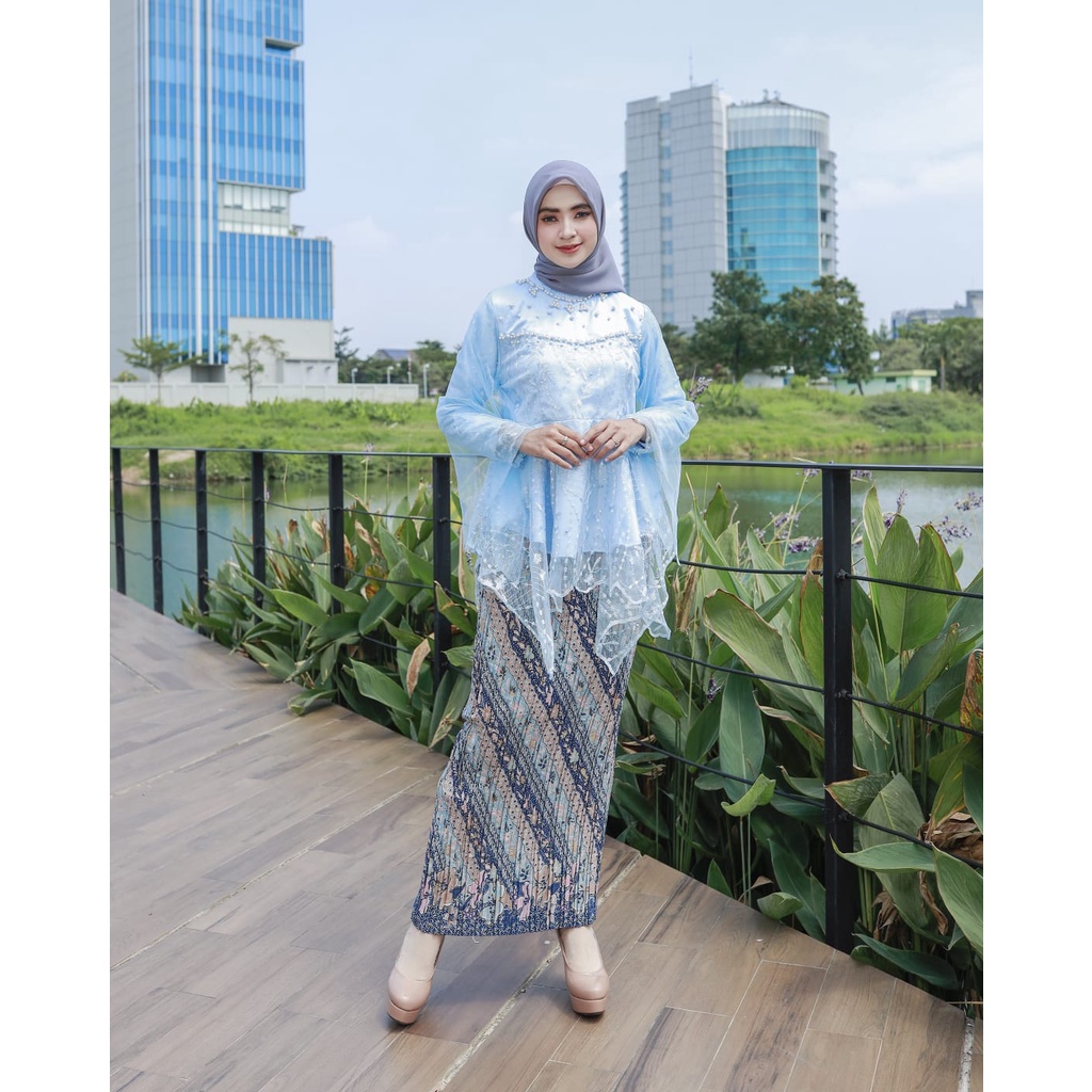 Vanriz Kebaya-Kebaya Wisuda Tile Mix Tutu Rok Plisket