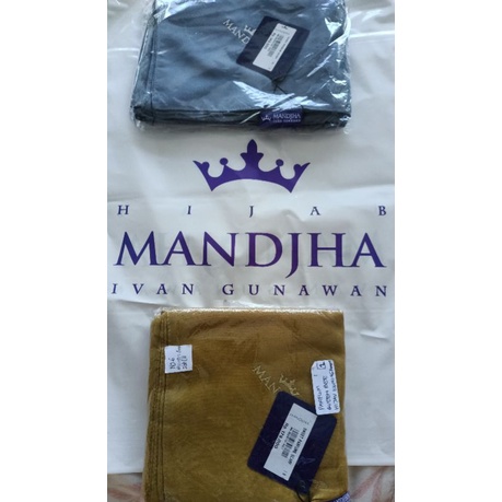 Mandjha 2 Pcs Ivan Gunawan Fashion Scarf Polos Parfum Queen Bee & Biru Denim Non Parfum