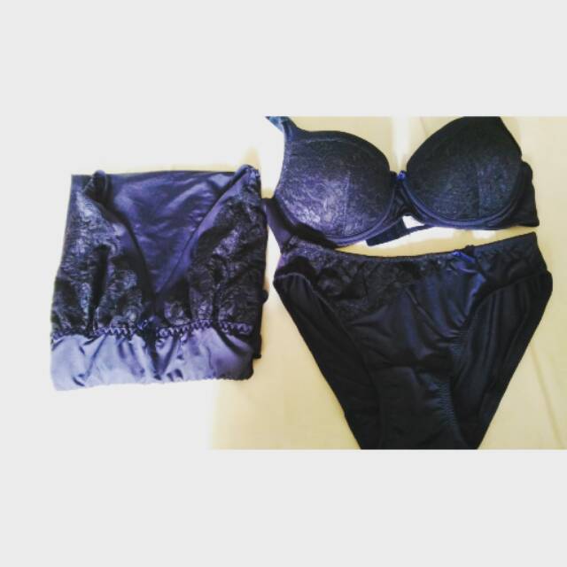Set St. Yves (lingerie, bra, & cd)