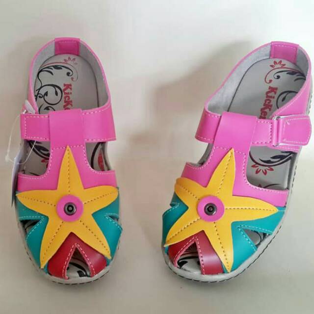 Sepatu sandal anak perempuan kickers k5
