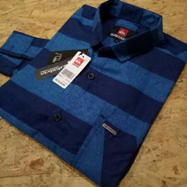 Kemeja panjang quiksilver