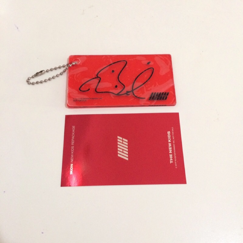 KEYRING HANBIN BOBBY ALBUM REPACKAGE RED VER BLACK VER BI IKON GANTUNGAN KUNCI GANCI