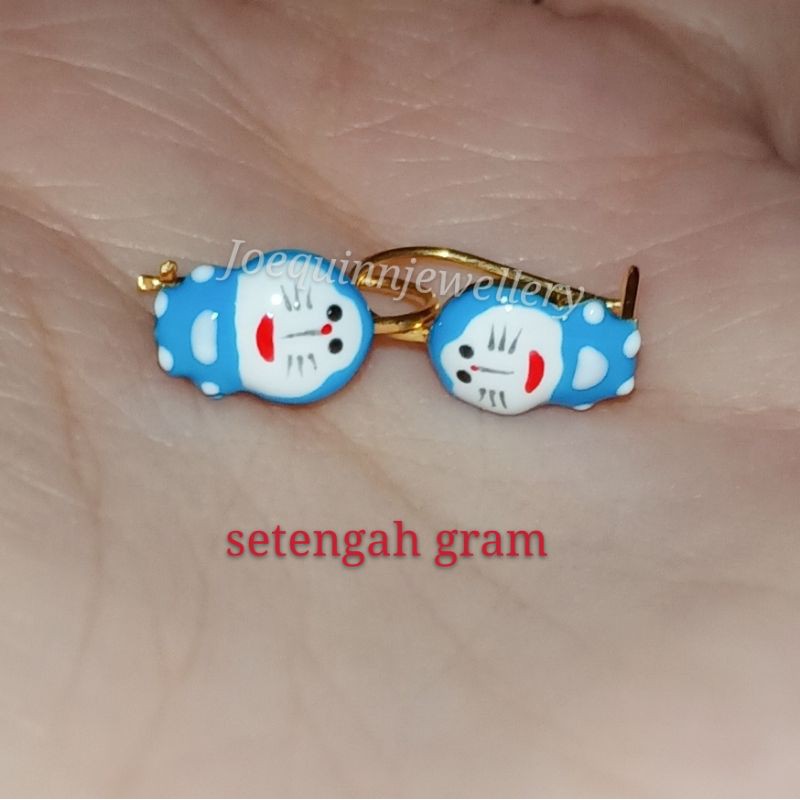 anting anak doraemon tempel