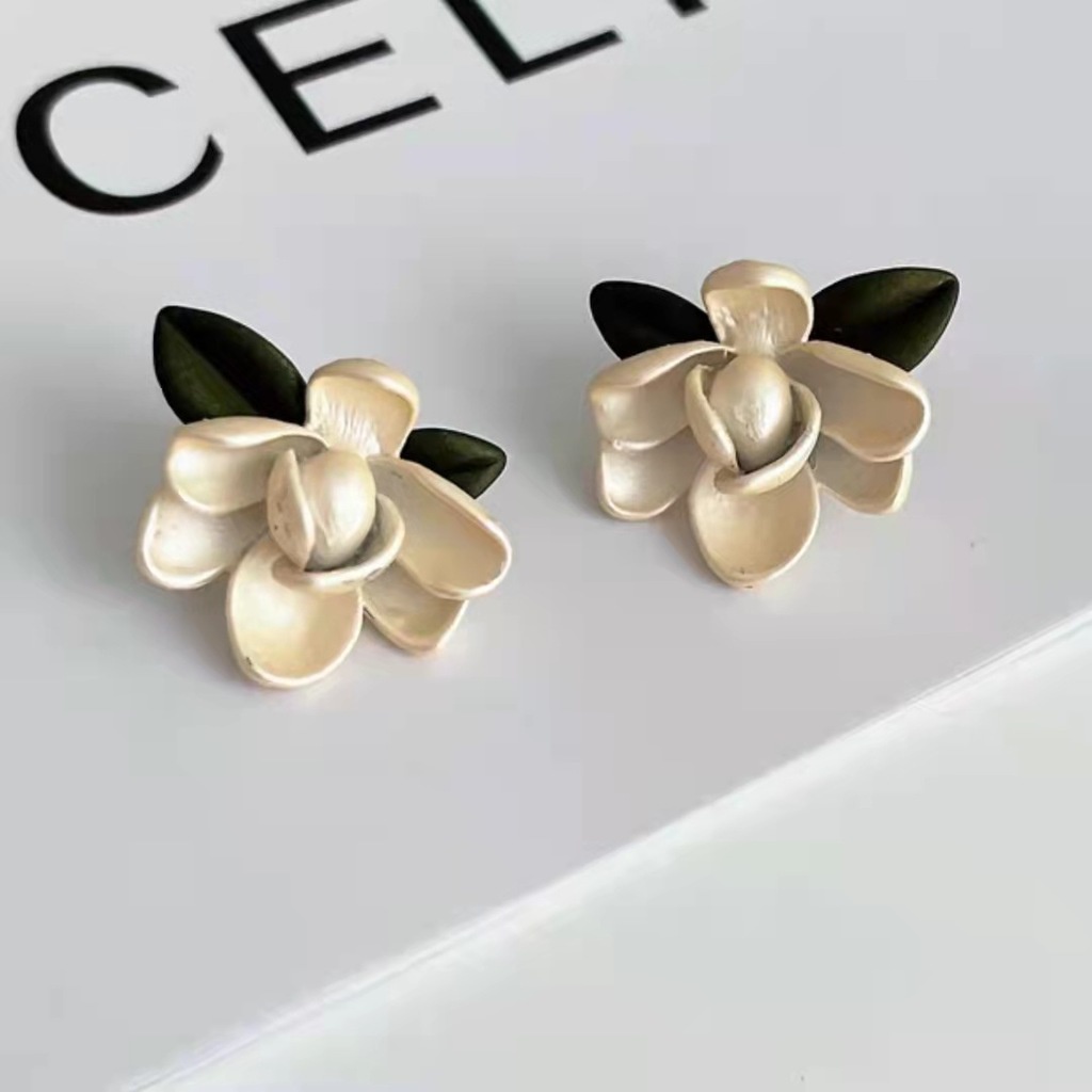 Anting Tusuk Motif Bunga Putih Simple Ala Harajuku Untuk Wanita