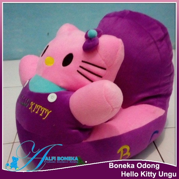 Boneka odong-odong karakter hello Kitty ungu