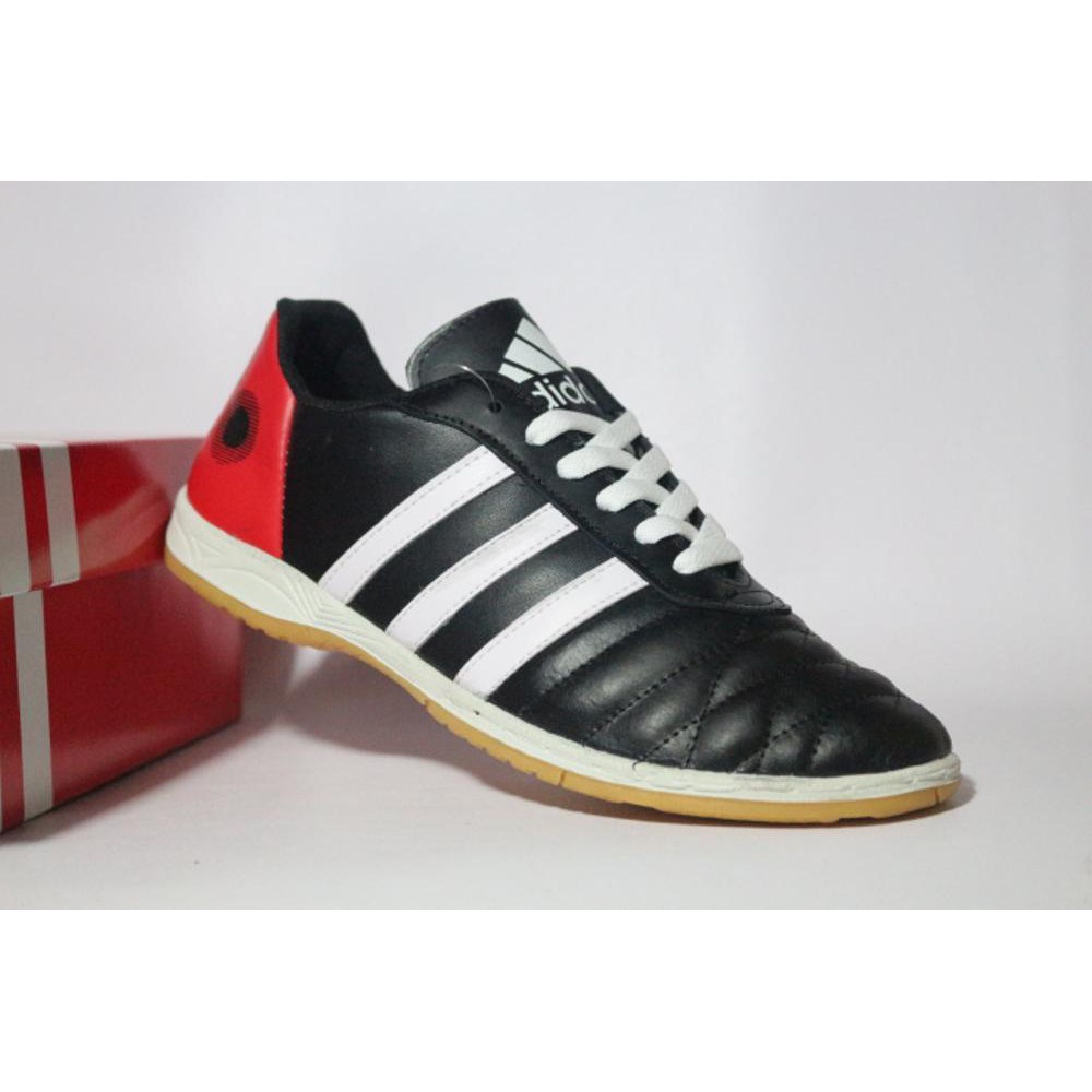 Sepatu Futsal Kulit Adidas 11 Pro