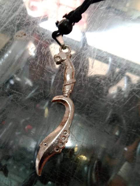 Kalung Kujang kepala macan