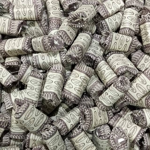 

DODOL GARUT SELIMUT BATIK KACANG COKLAT MOCCA 500 GRAM