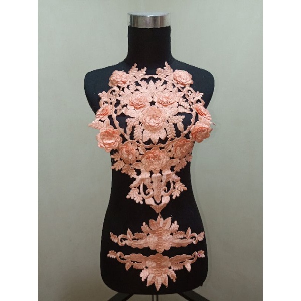 Renda bordir bunga lingkar timbul