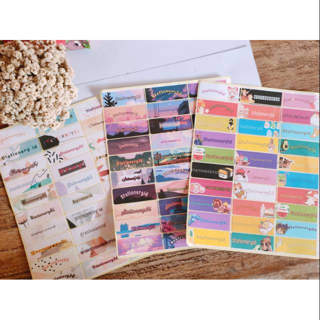 

Stiker custom nama 30pcs glossy untuk tempelan di buku dll