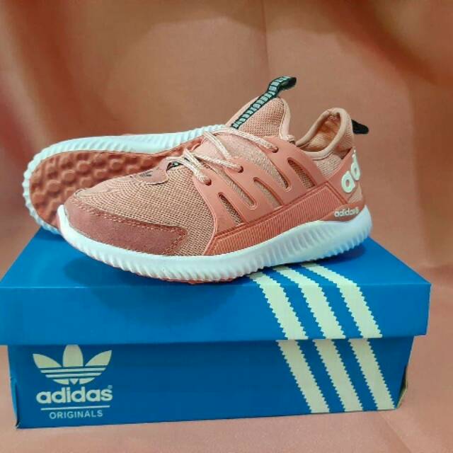 Sepatu Adidas / sepatu adidas murah / adidas Tubullar Wanita