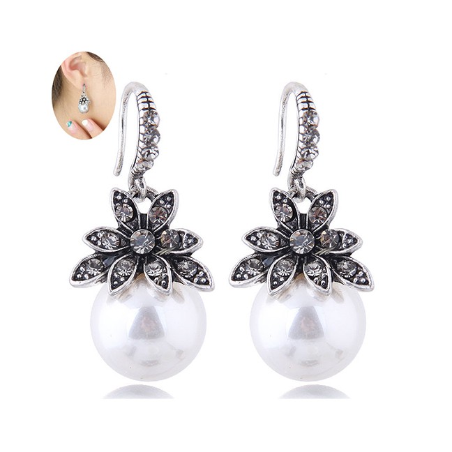 LRC Anting Gantung Fashion Flower Pearl Earrings A5801X