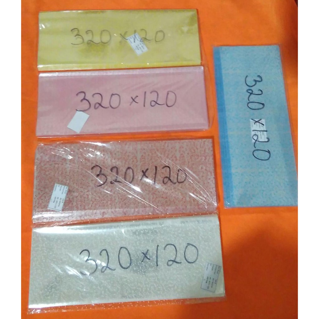 

PLASTIK BINGKISAN OPP BINTIK 320 X 120 MM ( 1 PACK = 10 PCS )