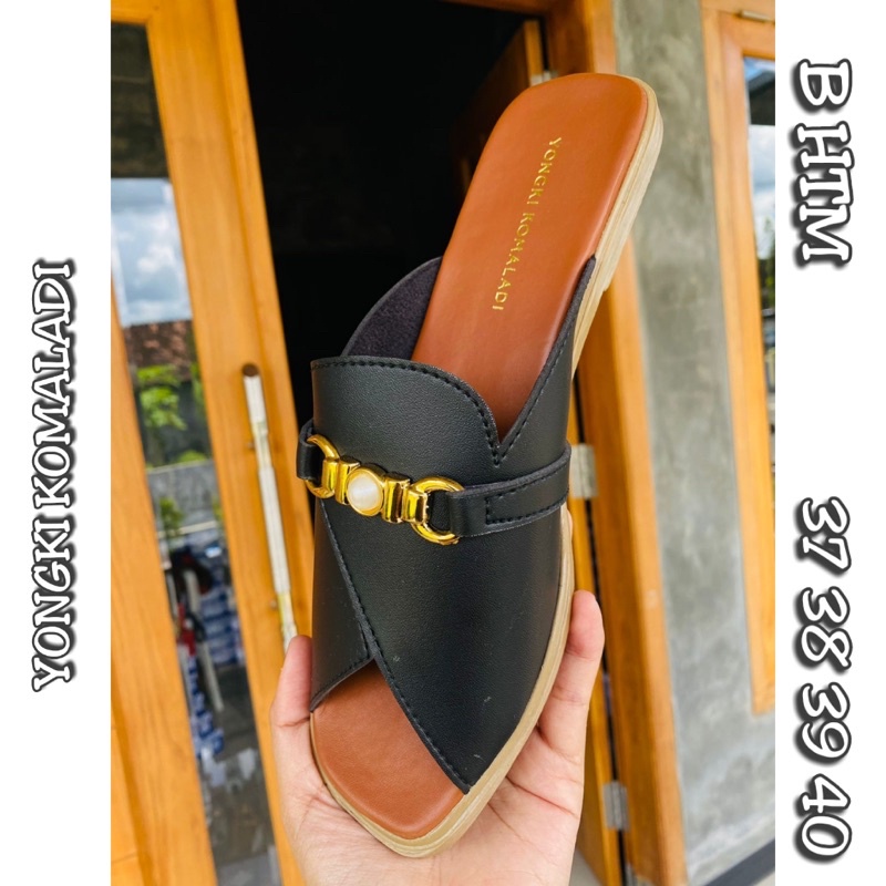 Sandal YongkiKomaladi warna cantik
