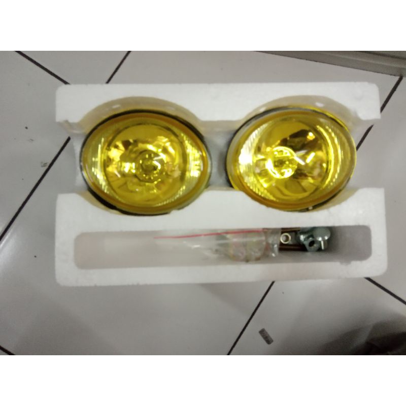 lampu fog lamp  lampu kabut Daihatsu taruna/ Suzuki Baleno / universal model oval