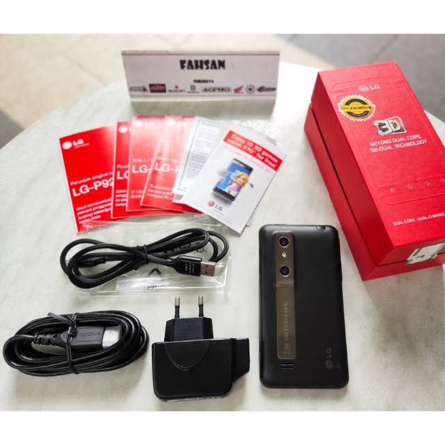 LG Optimus 3D Seri P920 Android Hp 3 dimensi original bekas murah resmi seken