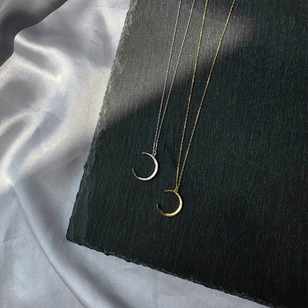 Kalung Rantai Panjang Wanita Liontin Bulan Sabit Warna Gold/Silver #261141322