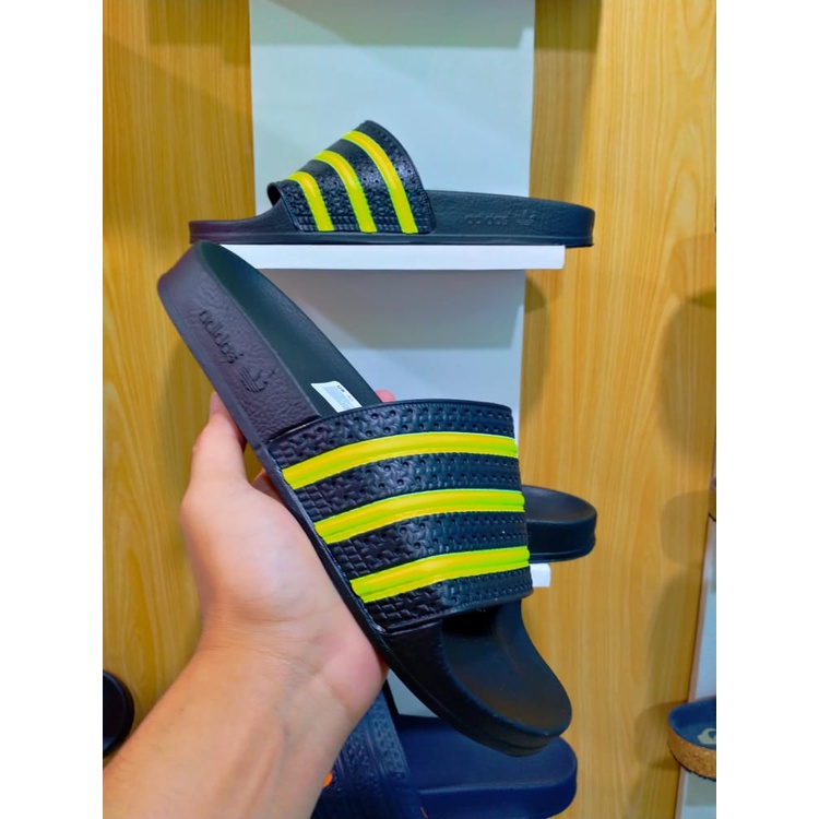 BEST SELLER SANDAL Slop Pria Adidas Adilette Premium Quality