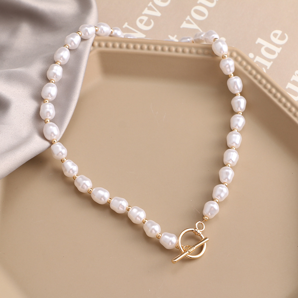 Fashion Pearl OT Buckle Necklace Irregular Clavicle Chain Necklace For Women