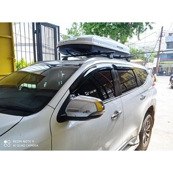 Paket Roofbox & Crossbar Autobox 650 Liter