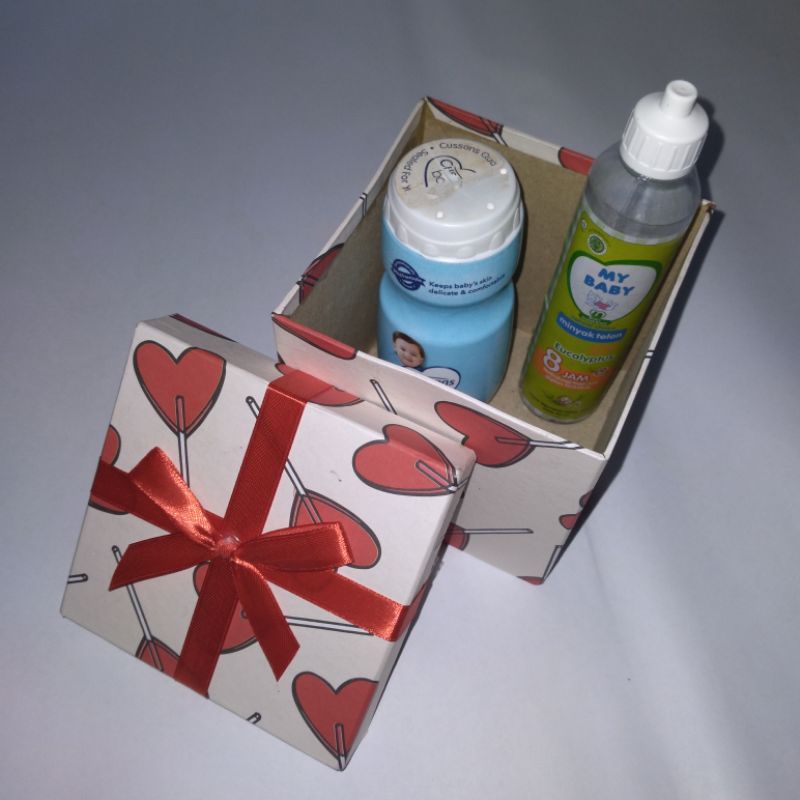 

Gift Box / Kotak Kado No.23 ukuran 10 x 10 x 9 cm