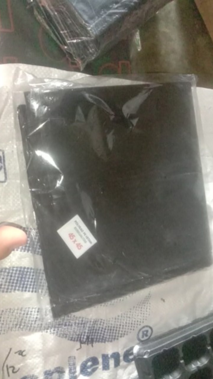 Isi 500 Gram -/+ 17 Pcs Polibag Tanaman Ukuran 45/22,5 X 45 Cm