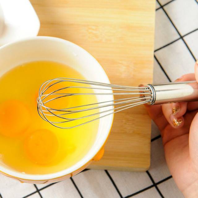 pengocok telur / alat pengocok telur / metal egg whisk