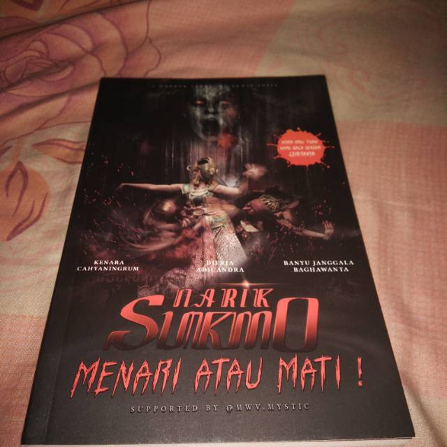 

Narik Sukmo, Menari Atau Mati - Dewie Yulliantina Sofia