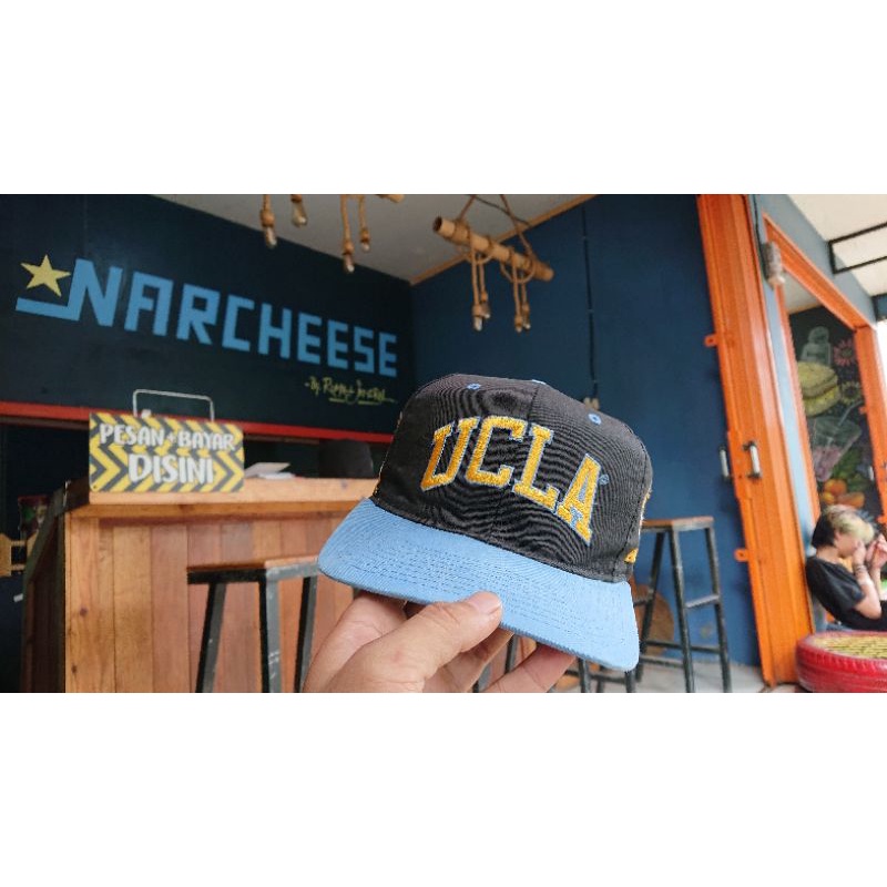 Topi blockhead vintage UCLA