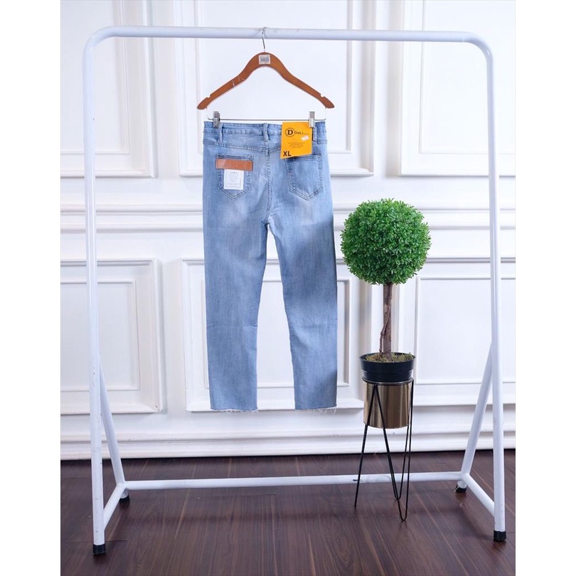 CELANA JEANS BAHAN PREMIUM BAHAN PREMIUM. CELANA JEANS PREMIUM