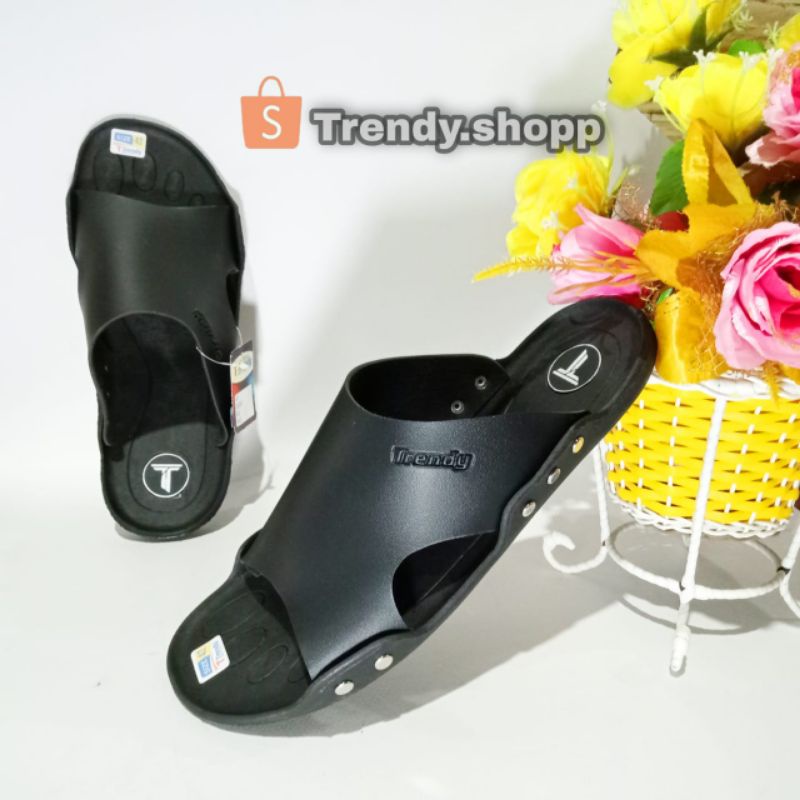 sandal slop tres3 / sandal pria dewasa / sandal cowok kekinian / sandal cowok terbaru / sandal distr