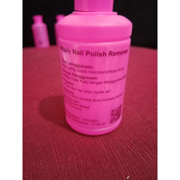 Pembersih kutek / nail polish remover