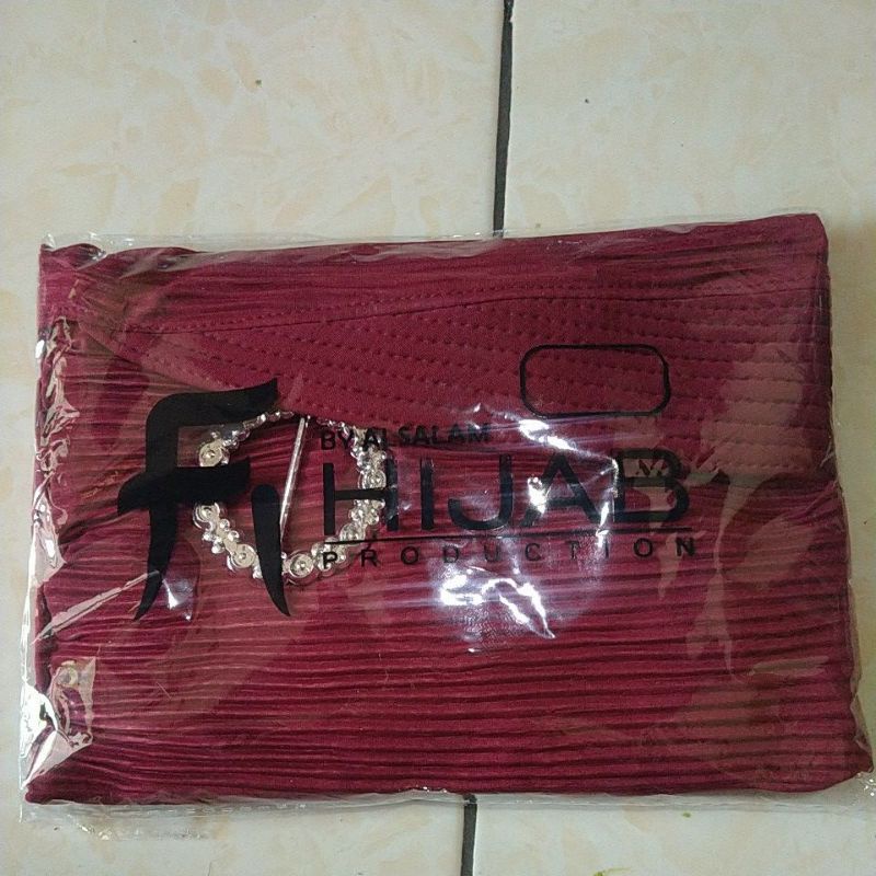 Hijab Instan Bergo Plisket Gotik Gesper Original F1/ Hijab Jersey Plisket/ Jilbab Bergo Pad Plisket-Marun