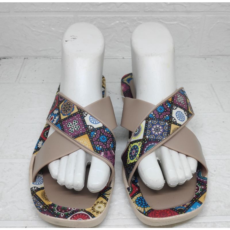 SANDAL IMPORT BALANCE SILANG BATIK 37-40 harga murah meriah