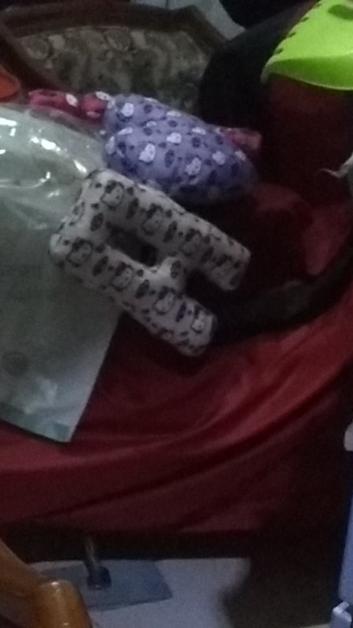 Bantal Huruf Hello Kitty