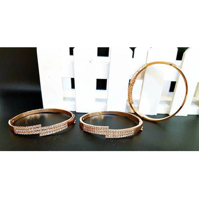 Gelang tura replika Berlian