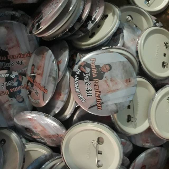 Pin panitia pernikahan