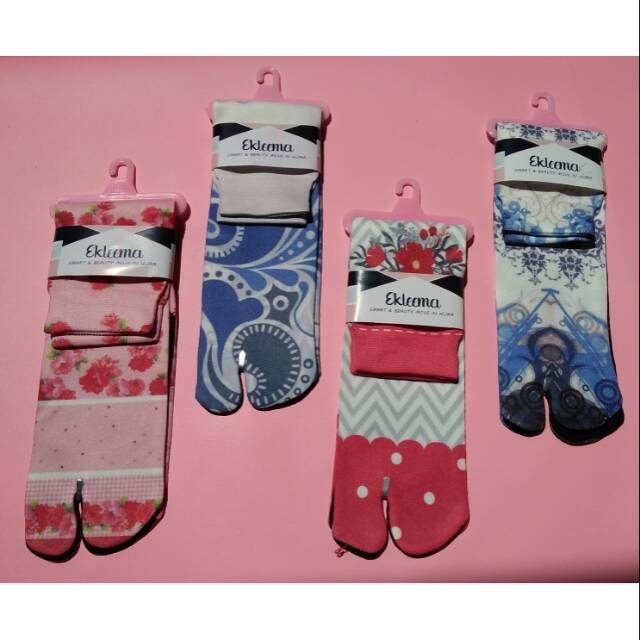 Kaos kaki printing tapak hitam