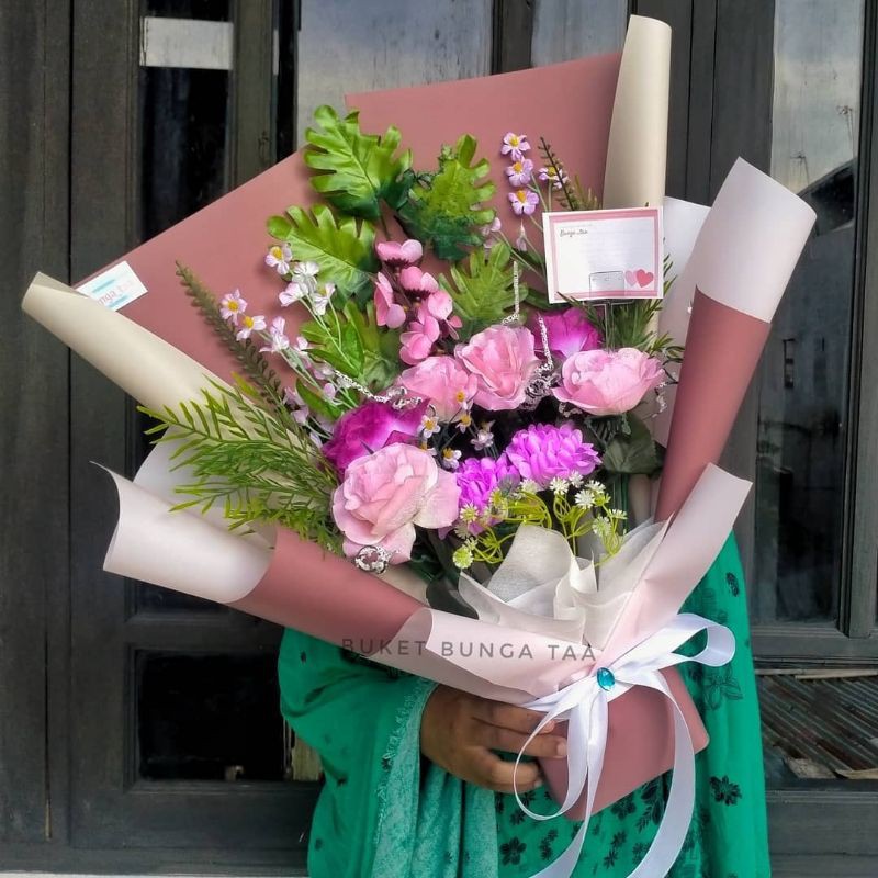 Buket bunga/ hadiah wisuda/ buket tunangan/ buket bunga artificial