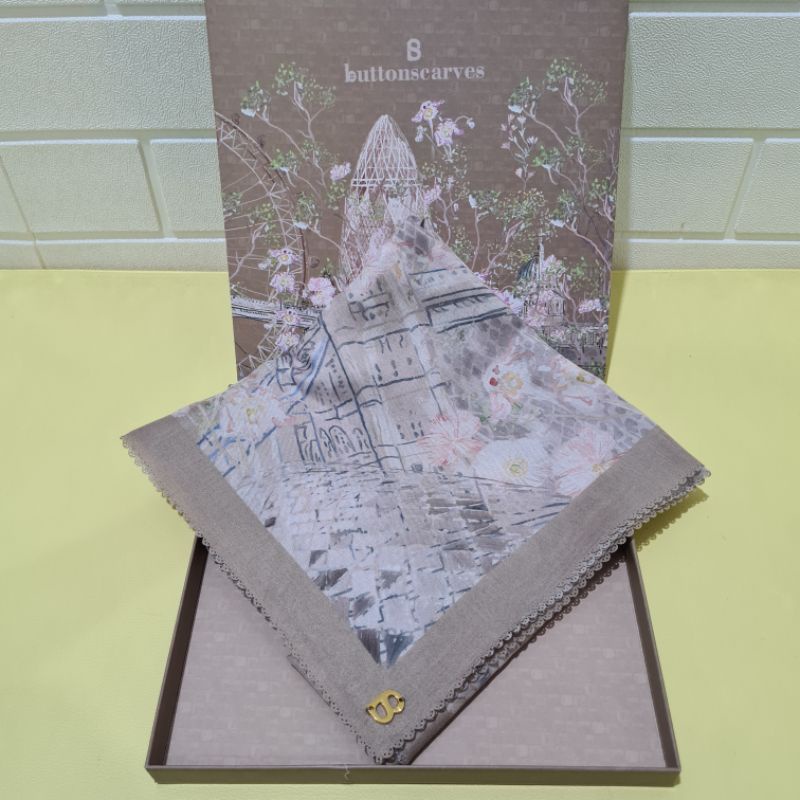 Preloved. Buttonscarves British Khaki