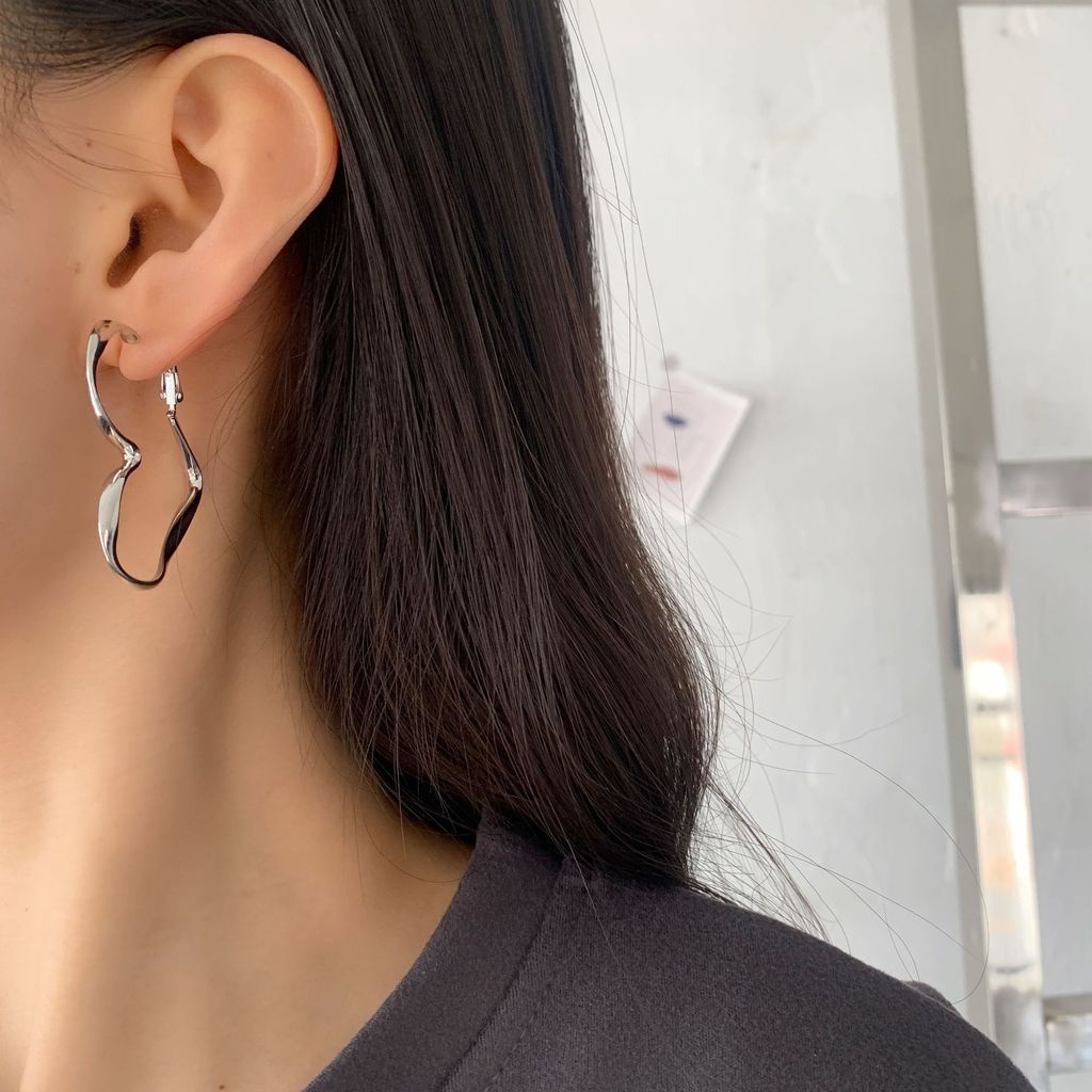 Anting Bentuk Hati Bahan Metal Gaya Simple Serbaguna Untuk Aksesoris